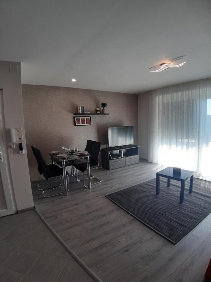 Appartement Profi Keco Apartman à Balatonalmádi Extérieur photo