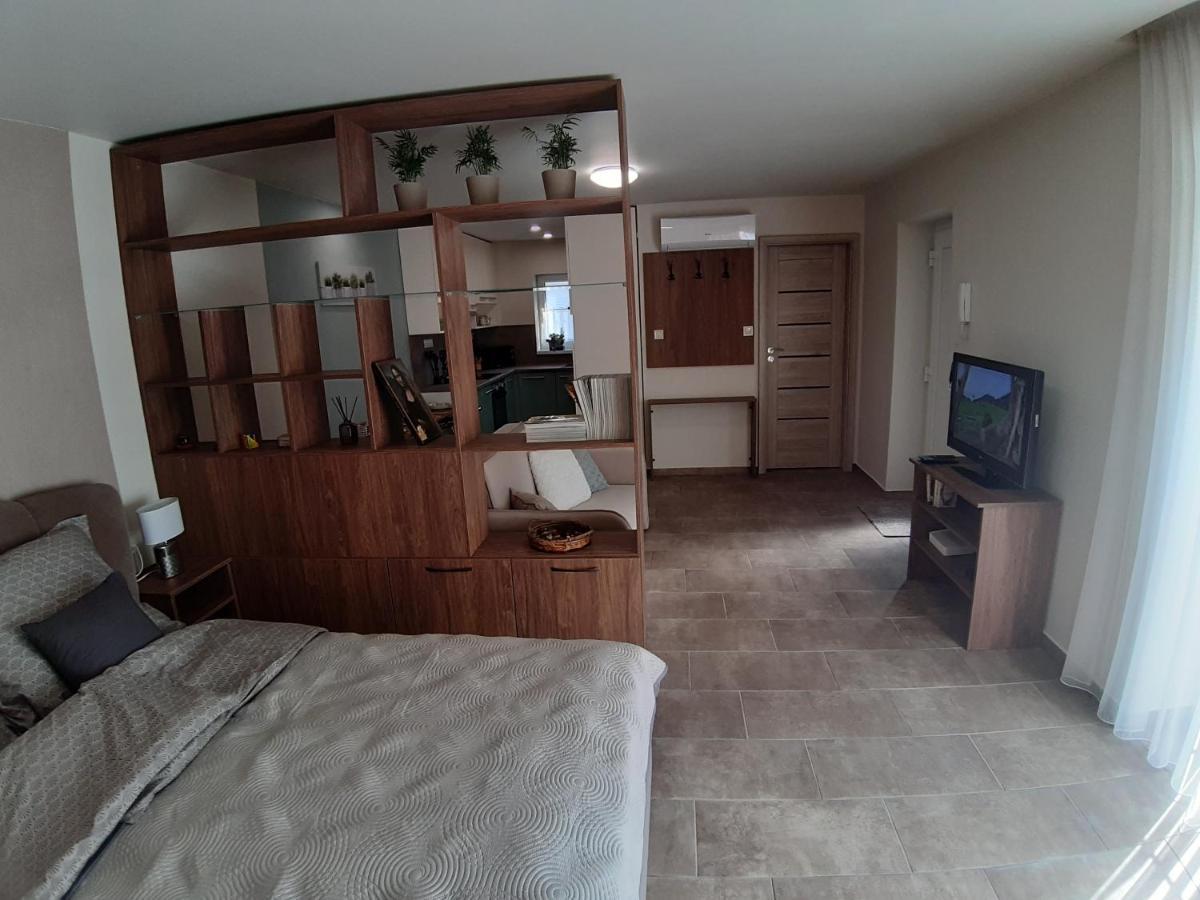 Appartement Profi Keco Apartman à Balatonalmádi Extérieur photo